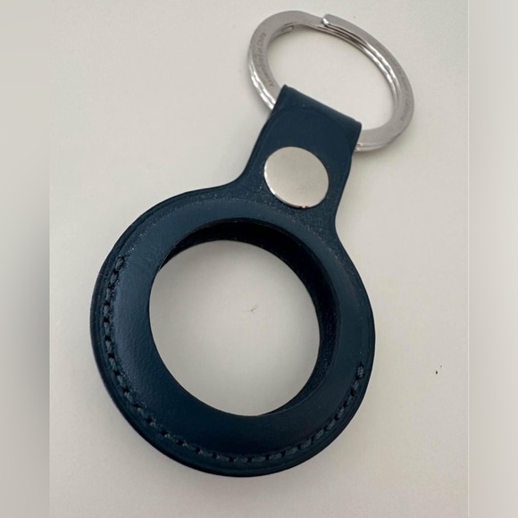 AirTag marine leather keyring - Picture 3 of 3
